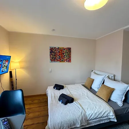 Stilvolles 2-zimmer-apartment In * Brémy